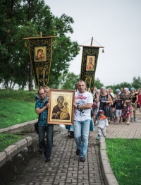 Крестный ход с чудотворным образом Богородицы прошел в северном микрорайоне