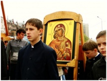 Крестный ход во Владивостоке в  Неделю всех святых (30 мая 2010 года)