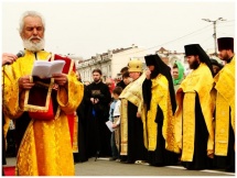 Крестный ход во Владивостоке в  Неделю всех святых (30 мая 2010 года)