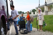 Отправление первой смены православного лагеря "Земляки". 17 июня 2011г.