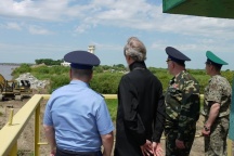 Посещение Большого Уссурийского острова группой по подготовке встречи мощей св.благоверного князя Александра Невского. 15 июня 2011г.